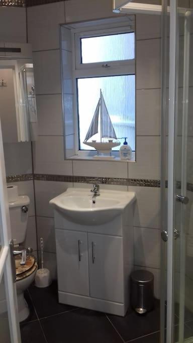 Between Piers, The Stylish Studio Flat In Cannon Place Brighton Екстер'єр фото